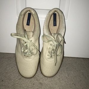 NWOB Izod leather sneakers